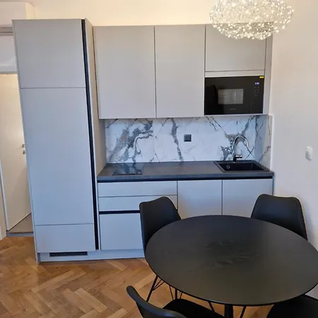 Manzoni * غييكا